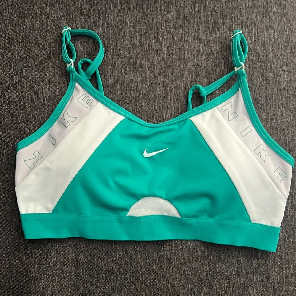 Nike sports bra w/ pads, size M, green & white, like new condition - Picture 1 of 3